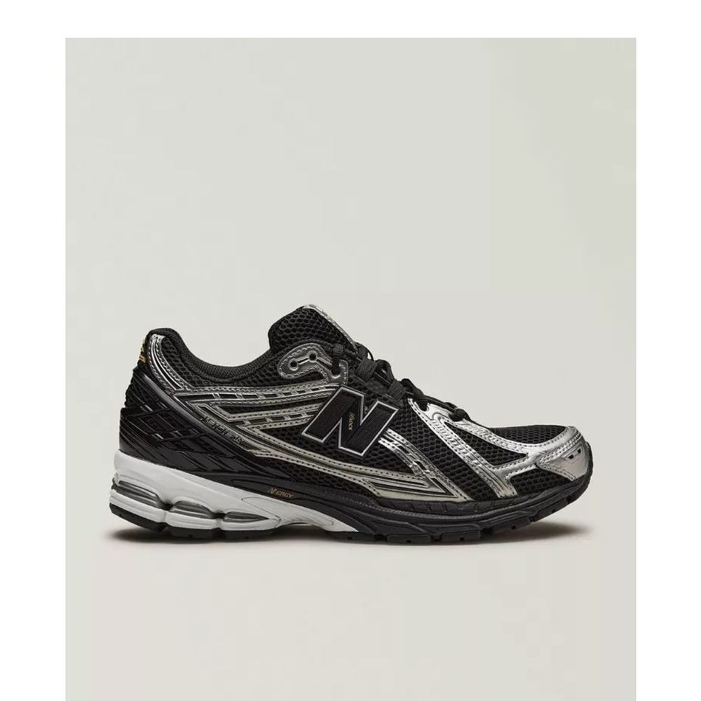 New Balance Black 1906R